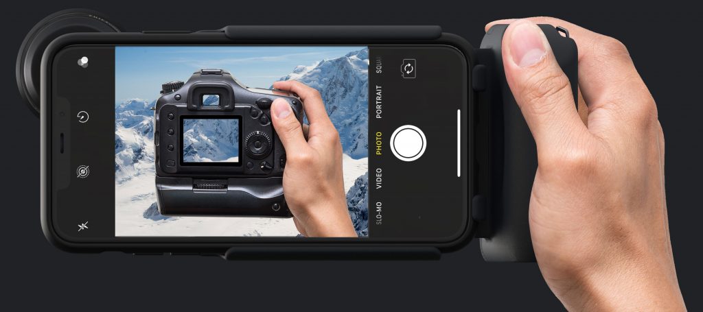 ShiftCam ProGrip Is a Mobile Multifunctional Battery Grip - Exibart Street