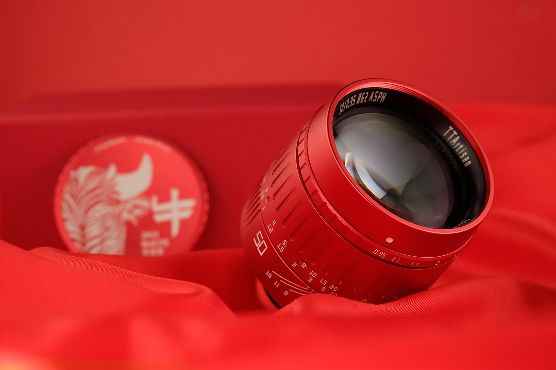 TTArtisan Unveils a Red 50mm f/0.95 'Year of the Ox' Limited TTArtisan Unveils a Red 50mm f/0.95 'Year of the Ox' Limited