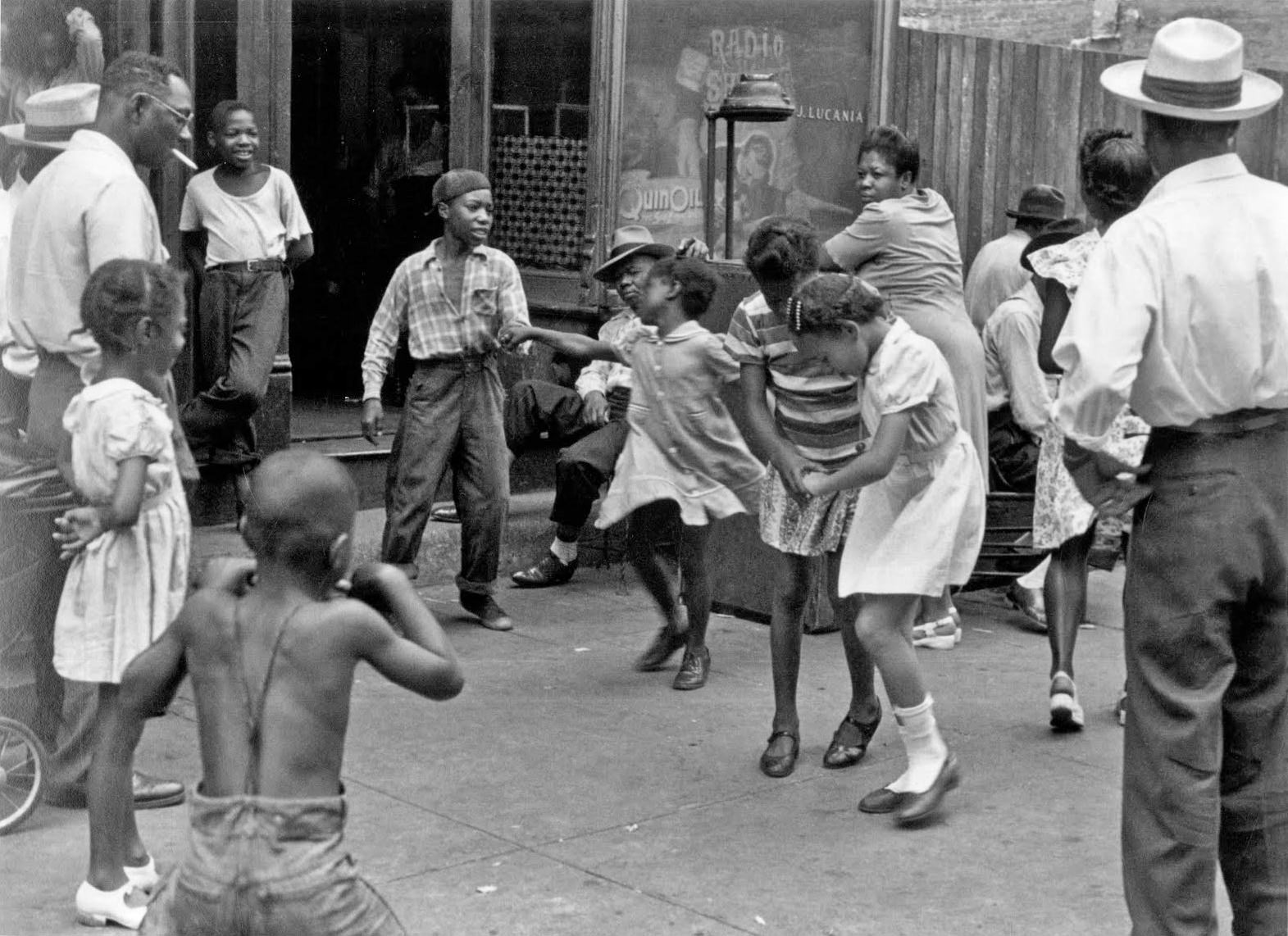 Helen Levitt: In The Street - Exibart Street