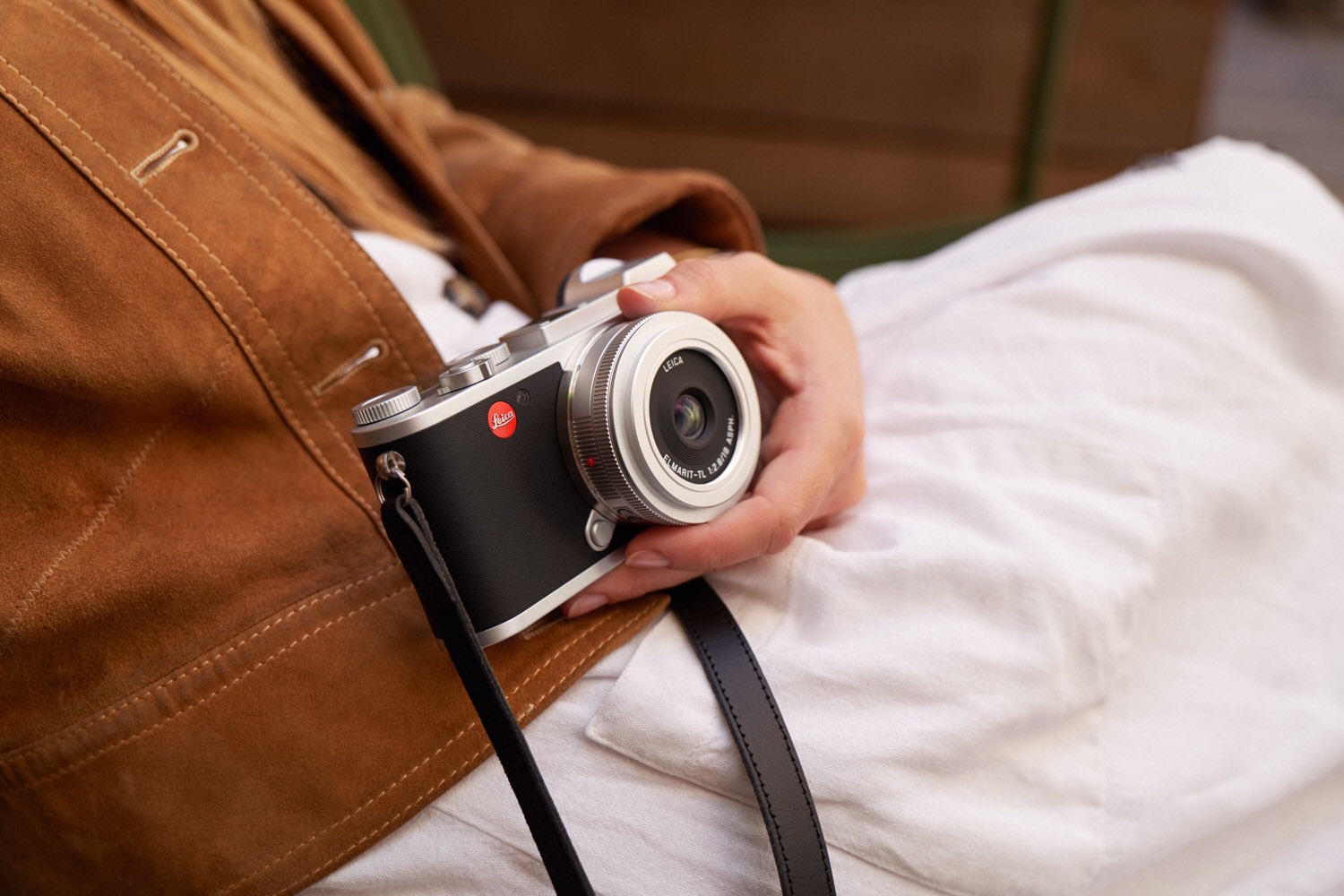 Leica Discontinues the TL2 and CL APS-C Cameras - Exibart Street