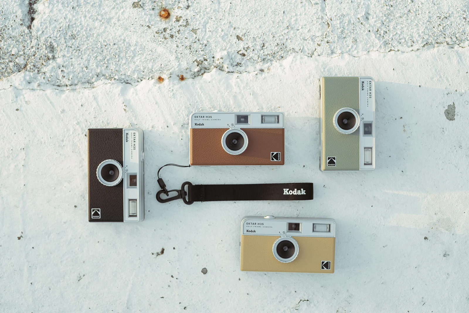Reto Unveils the Kodak Ektar H35 Film Camera - Exibart Street