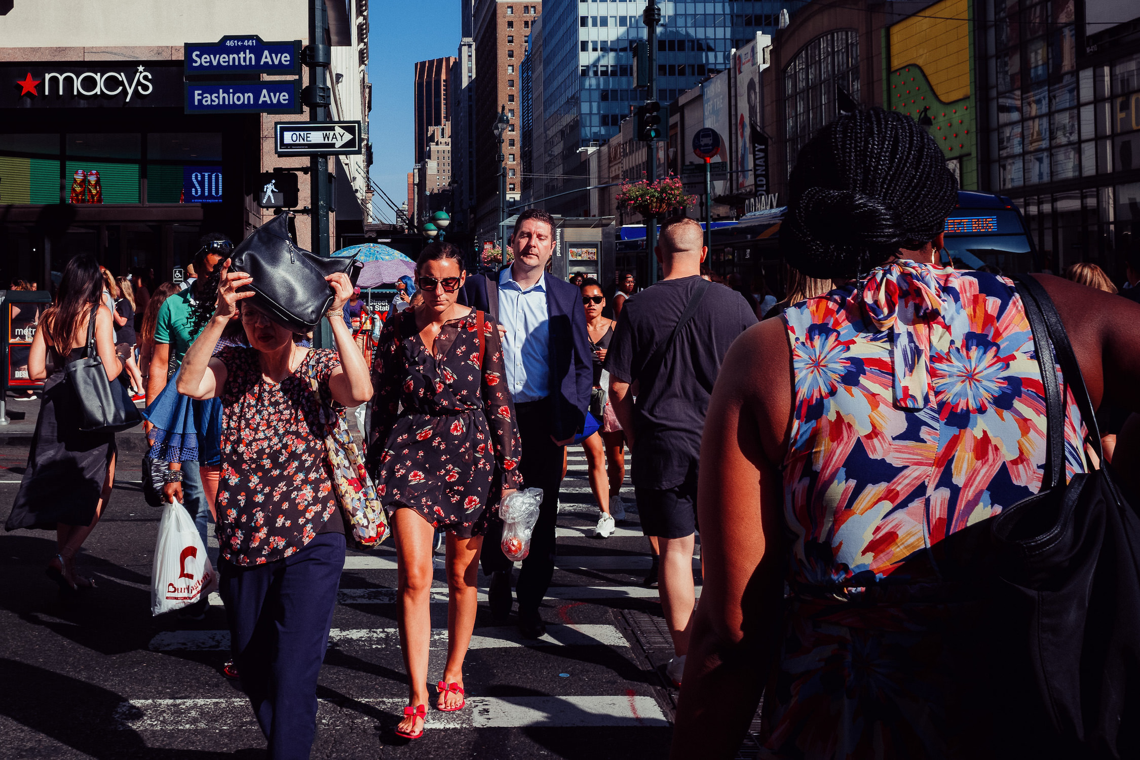 stefano-carotenuto-best-series-finalist-of-2022-exibart-street-contest-exibart-street-photography-11