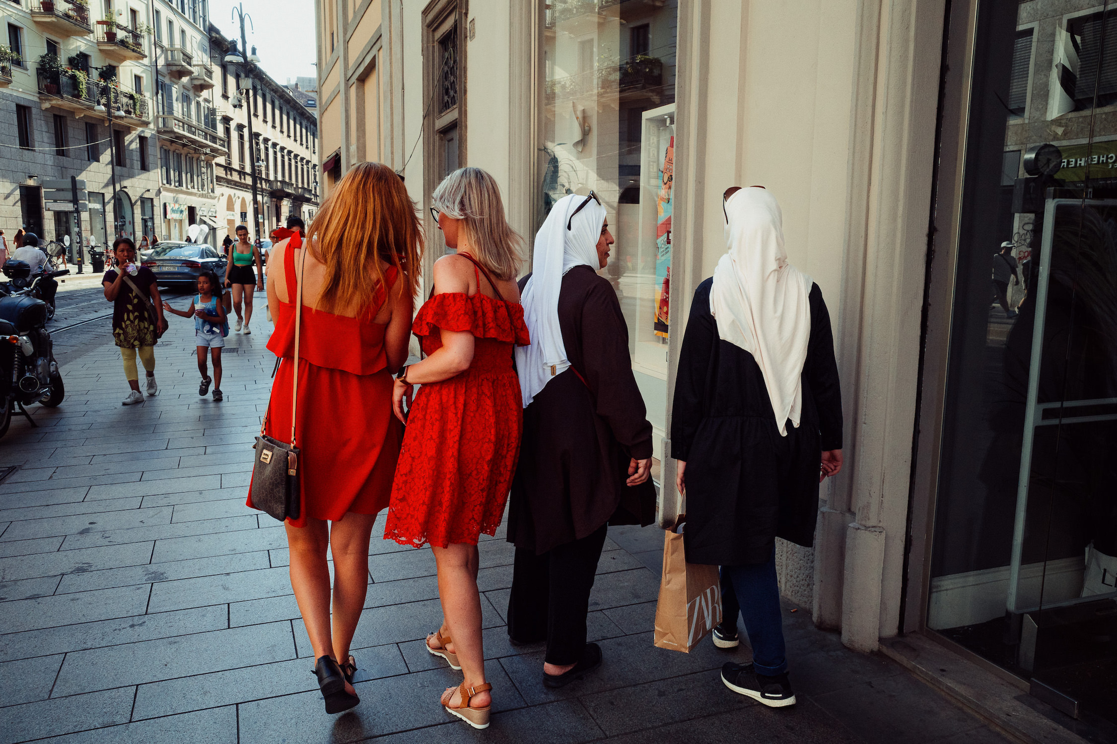 stefano-carotenuto-best-series-finalist-of-2022-exibart-street-contest-exibart-street-photography-12