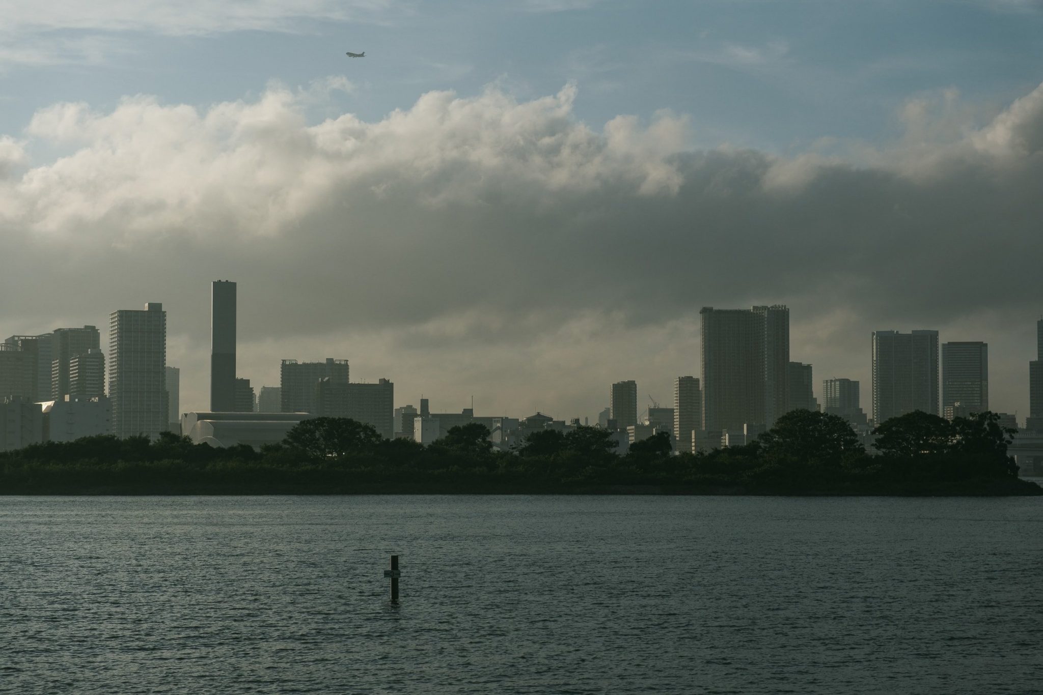 Sigma Unveils the First APSC Size Mirrorless Dedicated Zoom Lens for