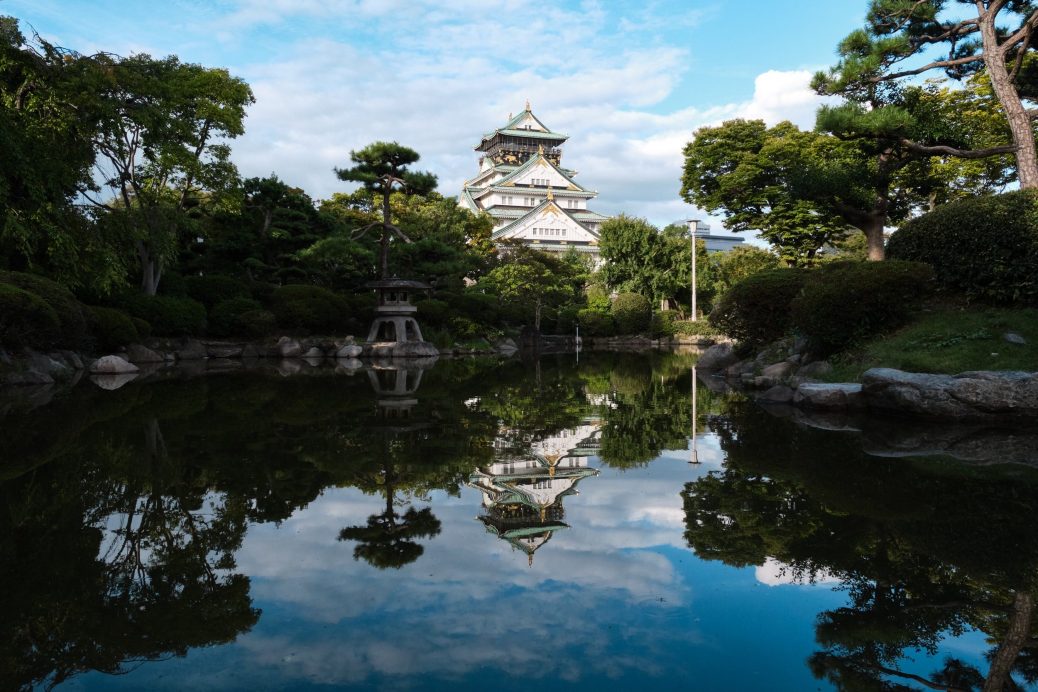 Sigma Unveils the First APSC Size Mirrorless Dedicated Zoom Lens for