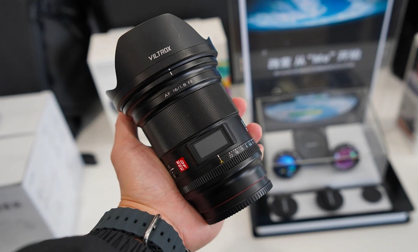 Viltrox Announces a 16mm f/1.8 Sony Lens with LCD Screen - Exibart Street