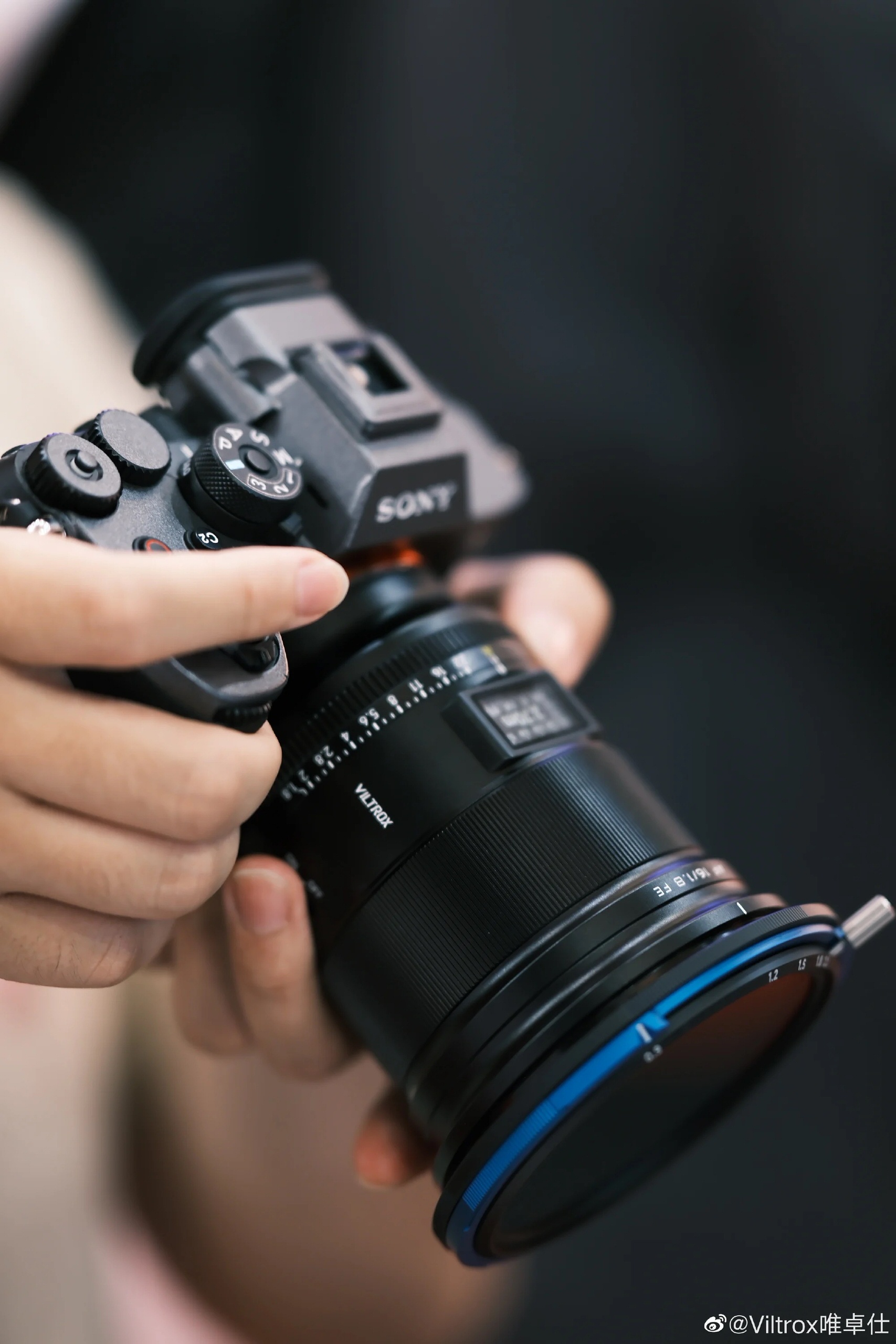 Viltrox Announces a 16mm f/1.8 Sony Lens with LCD Screen - Exibart Street