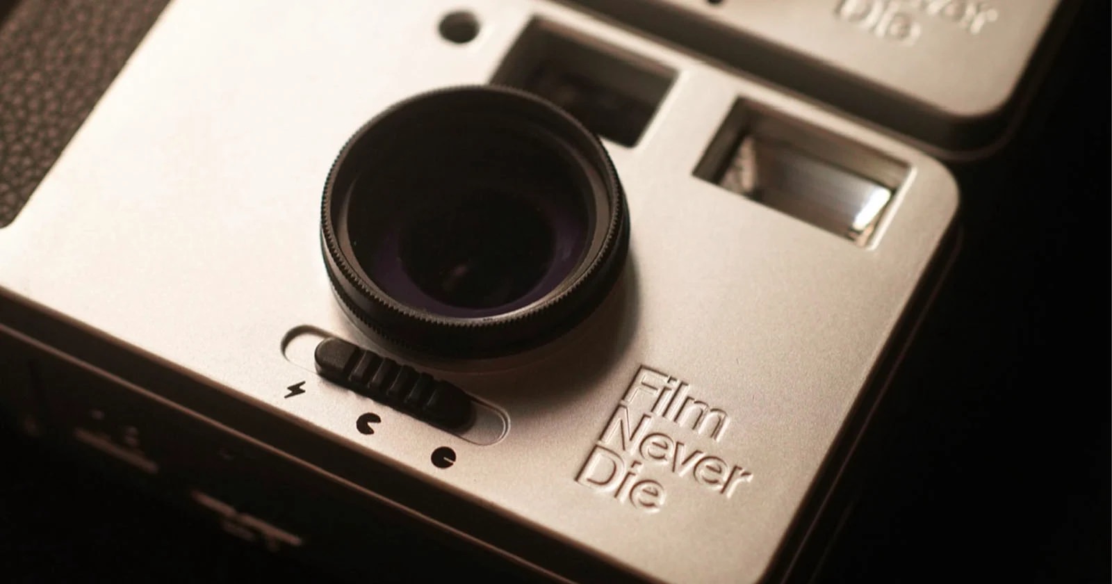 フィルムカメラ NANACAMERA Film Never Die Special Deal* FilmNeverDie Nana 35mm Film Point and Shoot Reusable