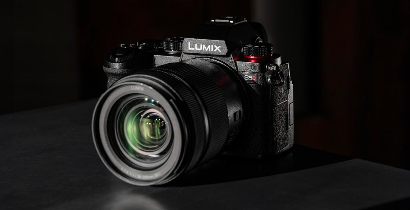 panasonic-lumix-s5d-camera-