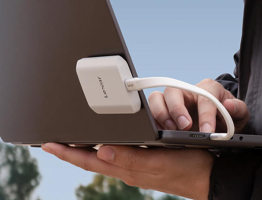 lexar-magsafe-es5-portable-ssd-exibart-street-photography-02