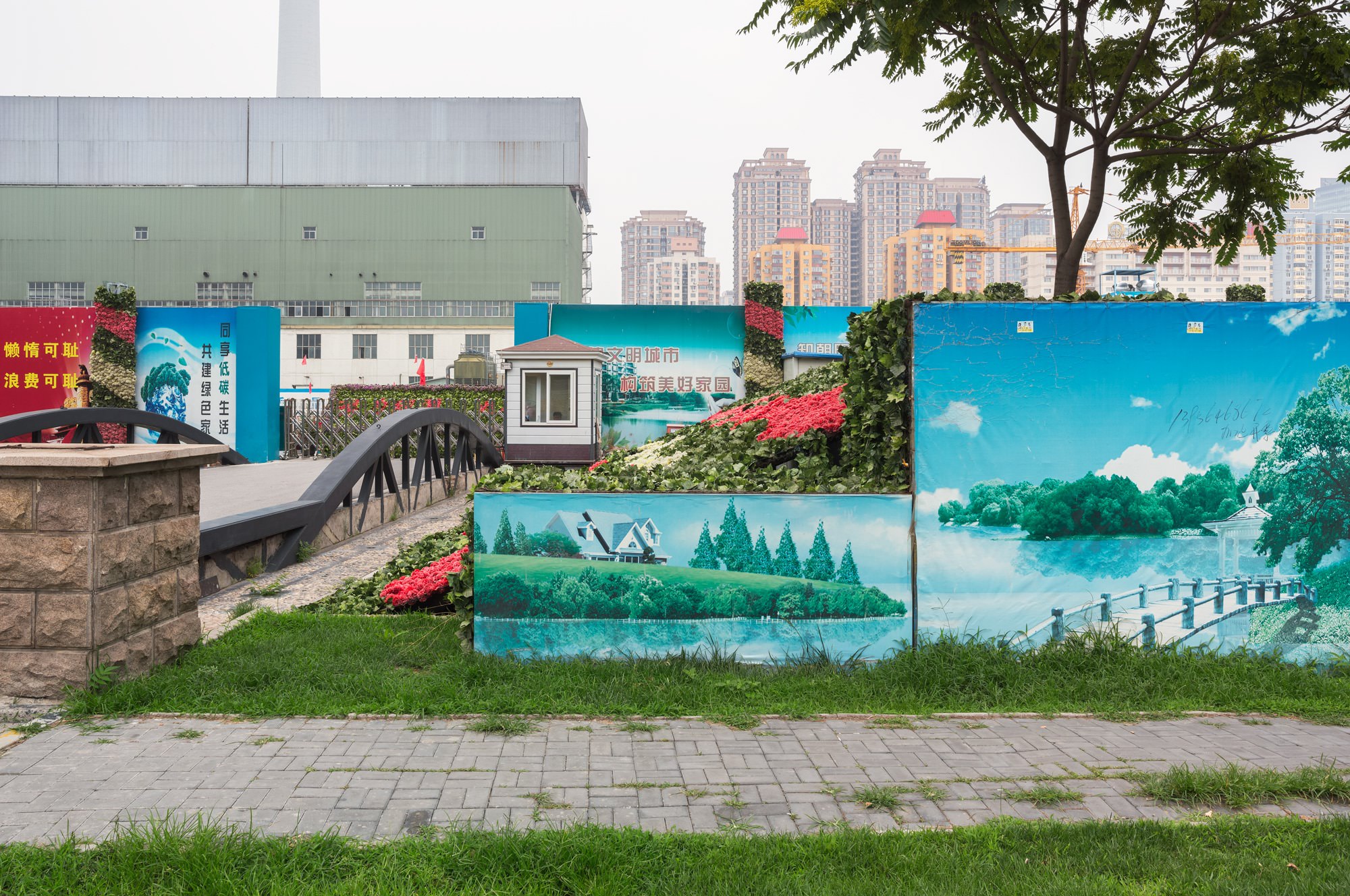 daniel-lee-postaer-mothers-land-exibart-street-photography-07