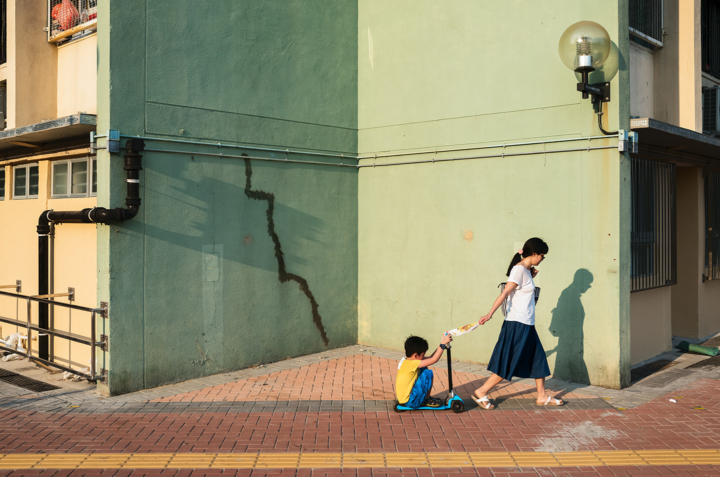 daniel-lee-postaer-mothers-land-exibart-street-photography-09
