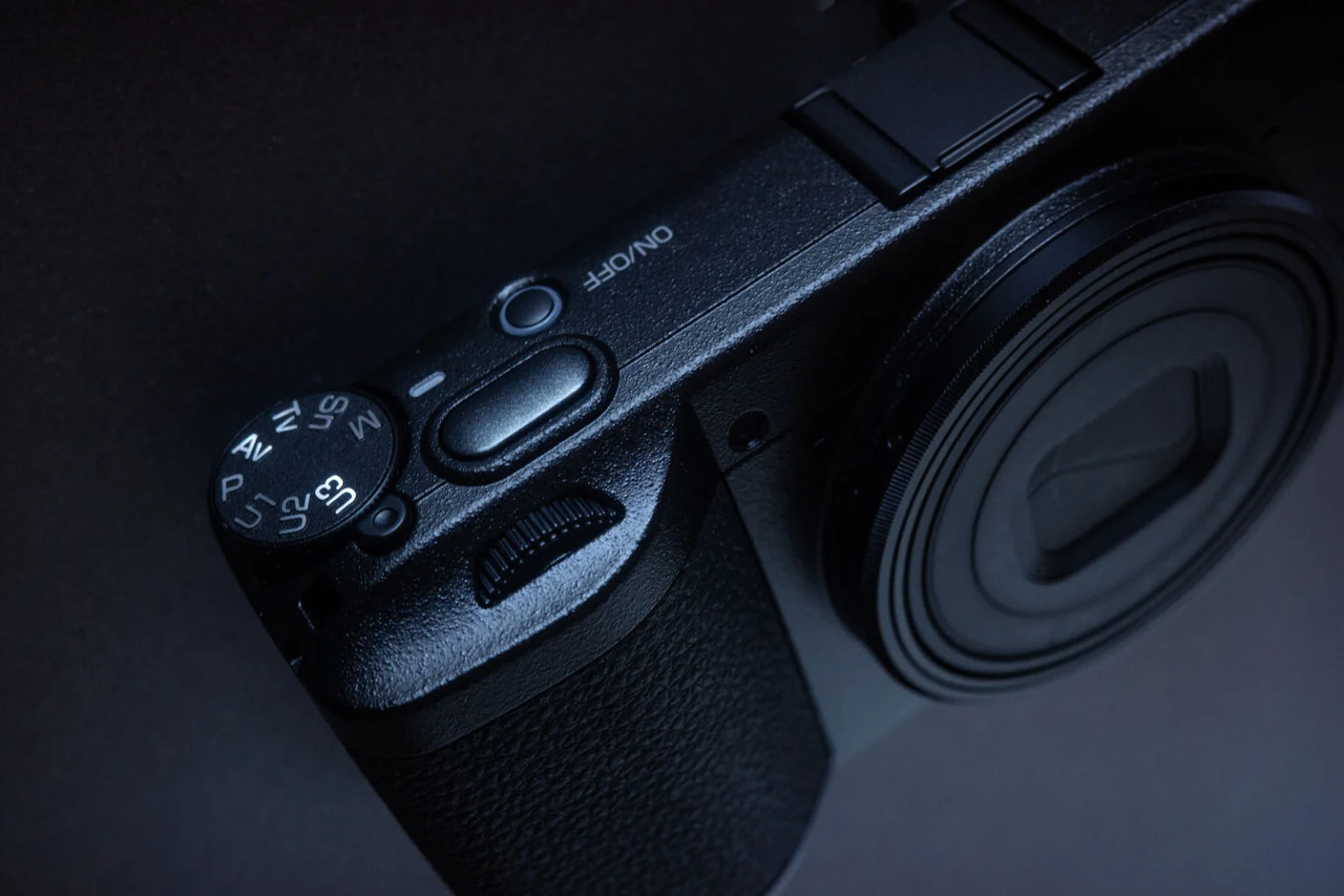 【匿名配送】RICOH GRⅢx 匿名配送】RICOH GRⅢx やっと買えたRICOH GRⅢx。｜Shino｜20代フリー