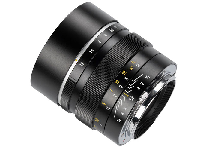 7artisans-mf-50mm-f-1-2-aps-c-mirrorless-exibart-street-photography-01