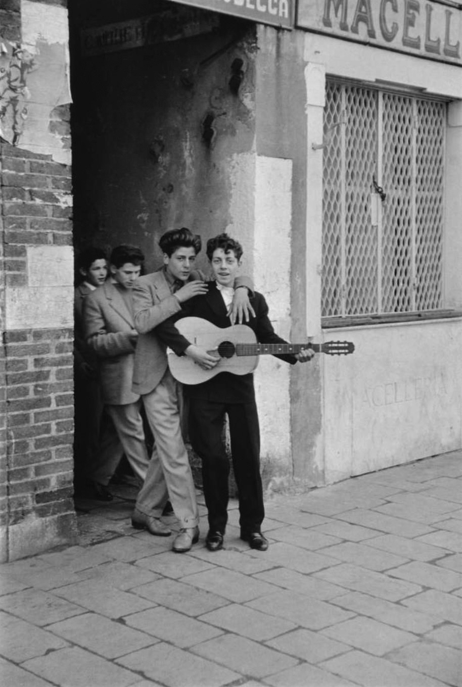 henri-cartier-bresson-the-europeans-exibart-street-photography-04