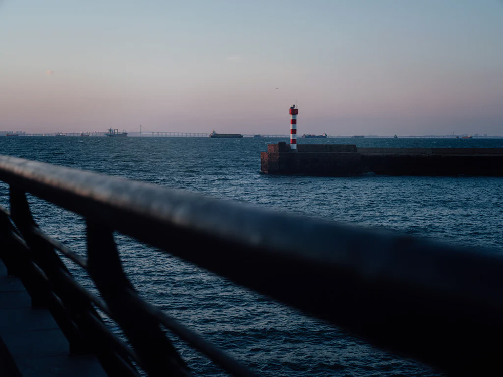 light-lens-lab-75mm-f-2-sp-ii-for-leica-m-mount-exibart-street-photography-07