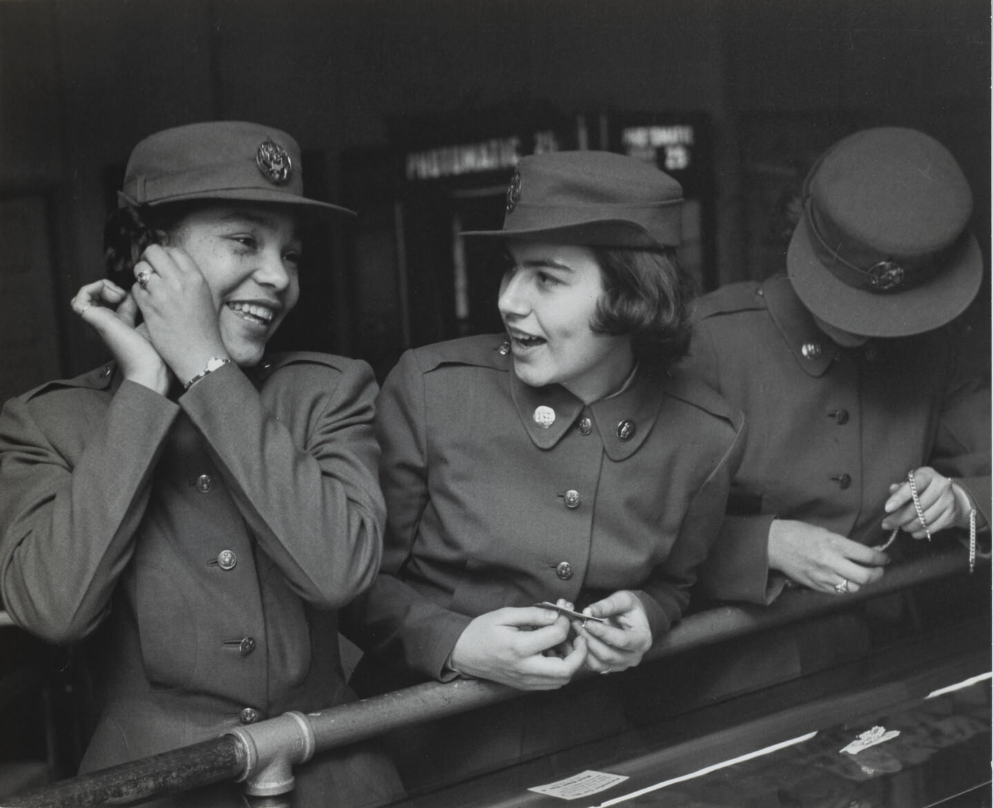 Ruth Orkin: Women on the Move - Exibart Street
