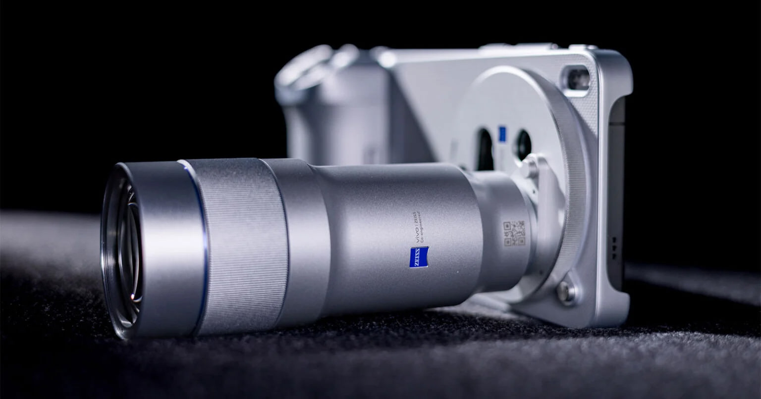 Vivo Presents X300 Ultra with 400mm Lens Extender - Exibart Street