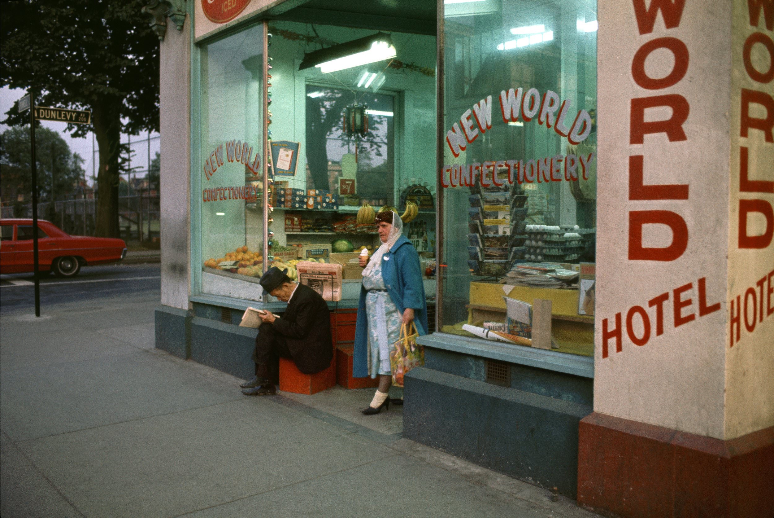 catherine-delattre-and-fred-herzog-chromazone-exibart-street-photography-09