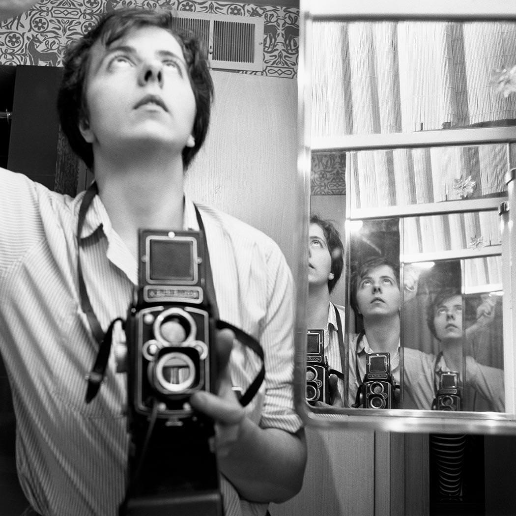 allen-ginsberg-and-vivian-maier-notes-from-the-margins-exibart-street-photography-02