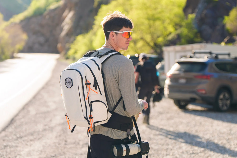 atlas-packs-one-camera-backpack-exibart-street-photography-05