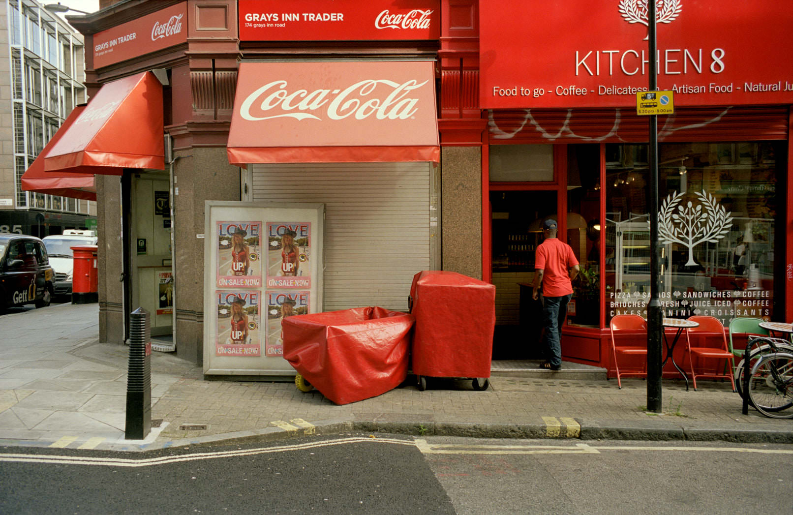 niall-mcdiarmid-colour-exibart-street-photography-07