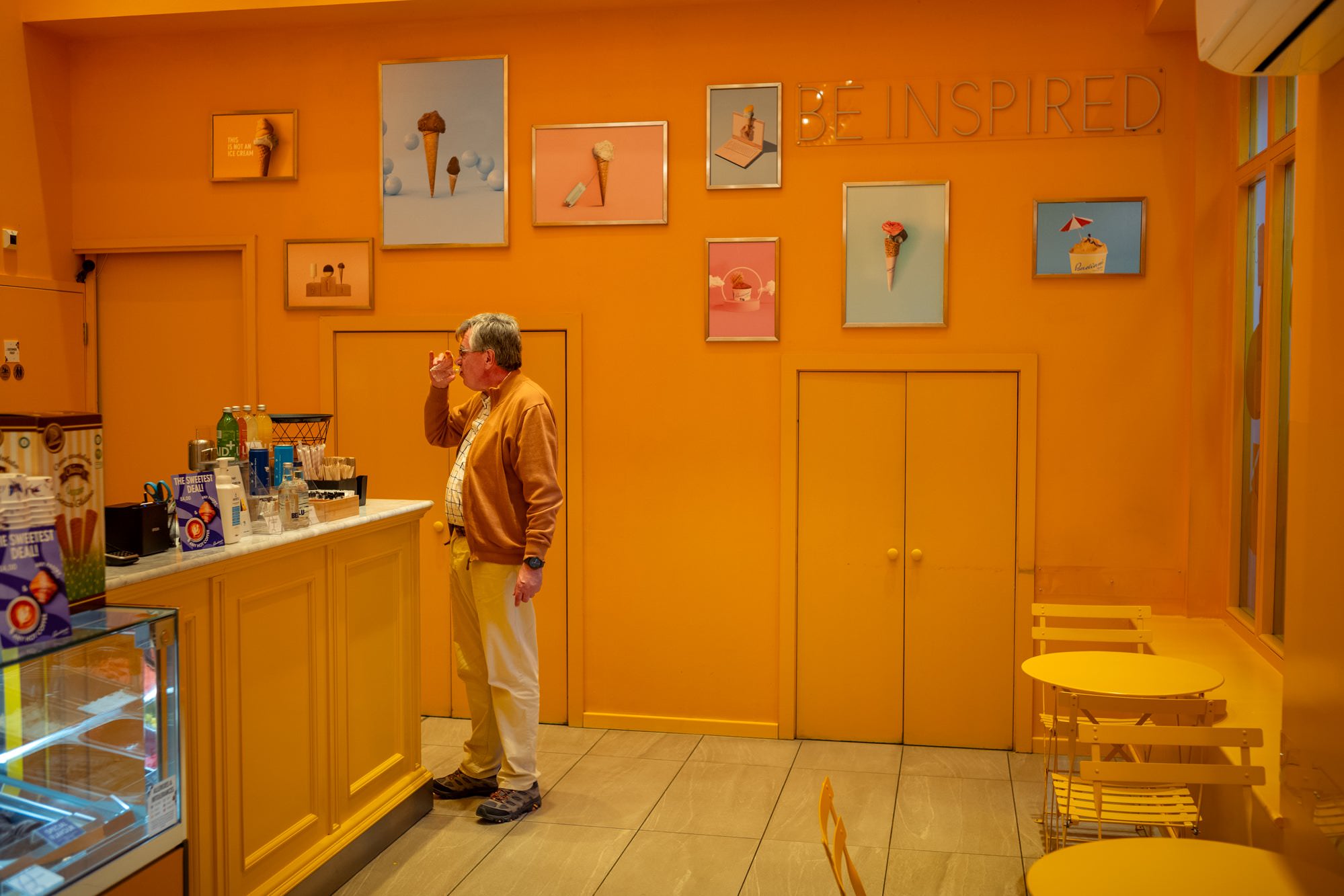 niall-mcdiarmid-colour-exibart-street-photography-11