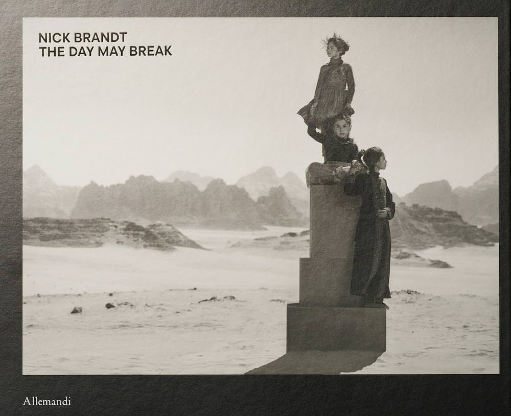 nick-brandt-the-day-may-break-exibart-street-photography-02