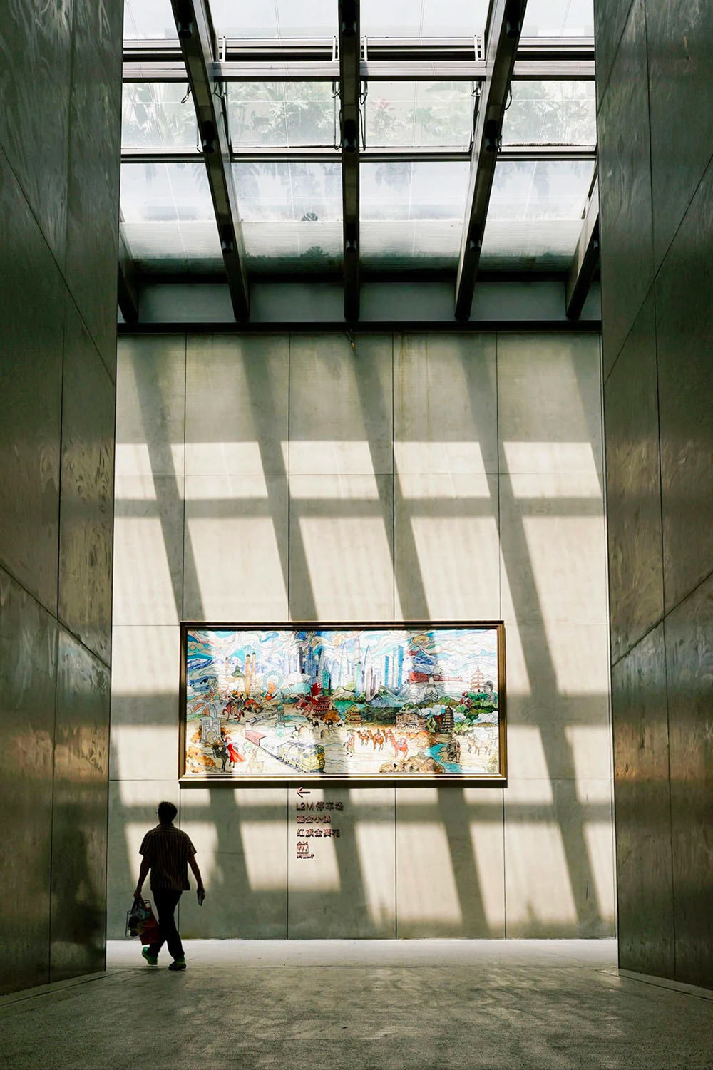 sg-image-af-35mm-f-2-2-l-mount-exibart-street-photography-06