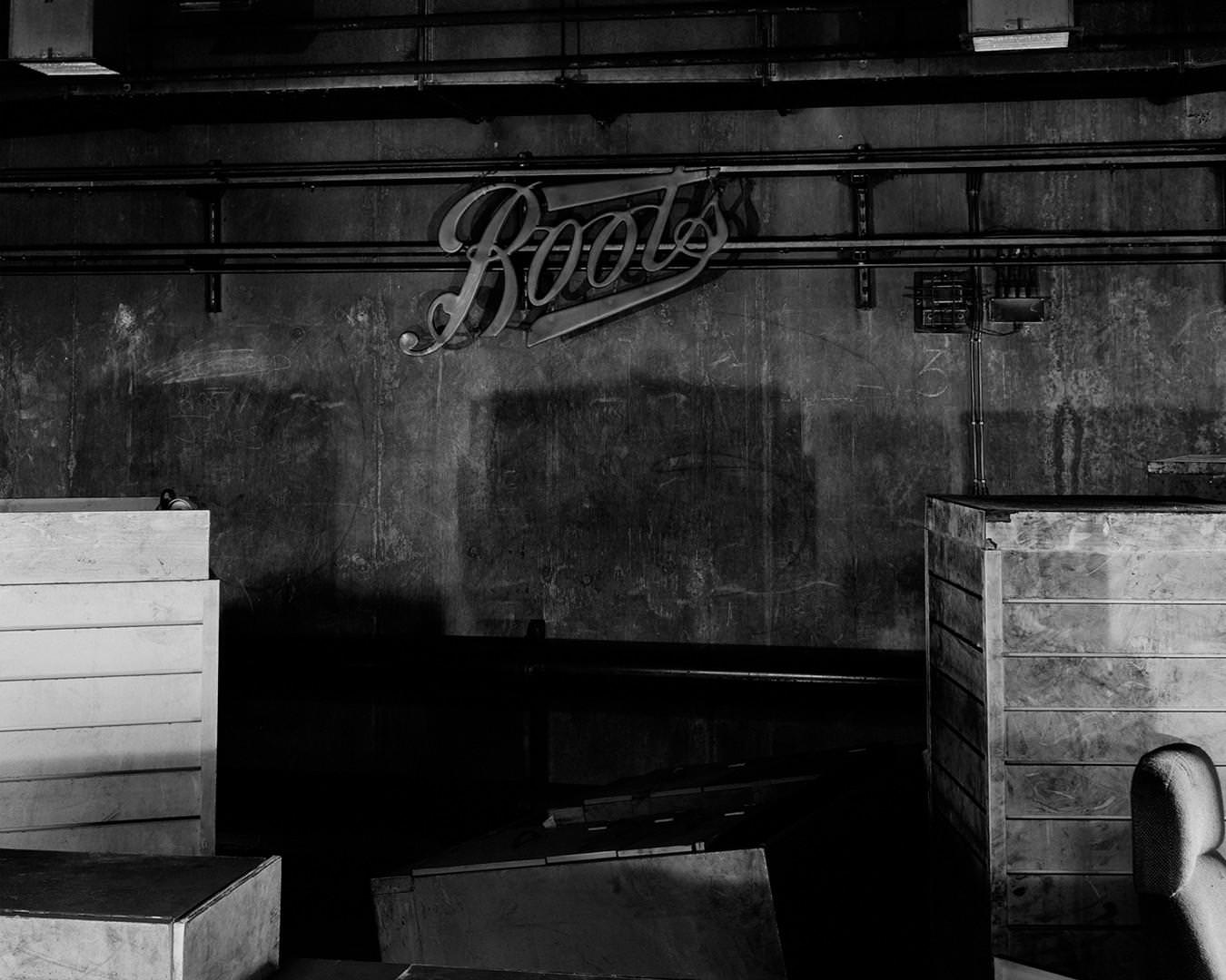 dark-tales-british-documentary-photography-and-the-gothic-exibart-street-photography-02