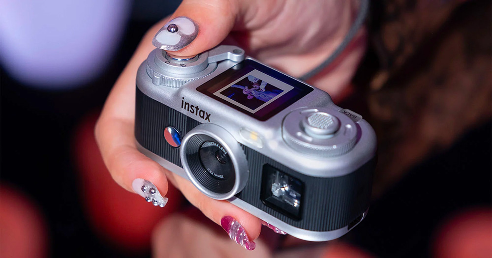 fujifilm-instax-pal-exibart-street-photography-01