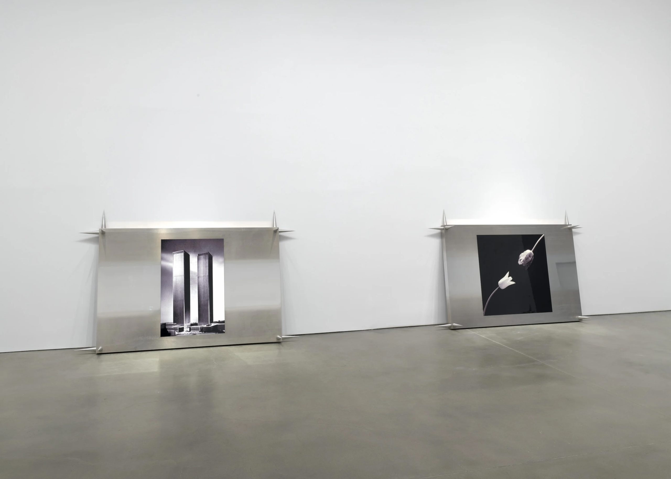 jordan-wolfsons-first-exhibition-at-gagosian-in-new-york-exibart-street-photography-03