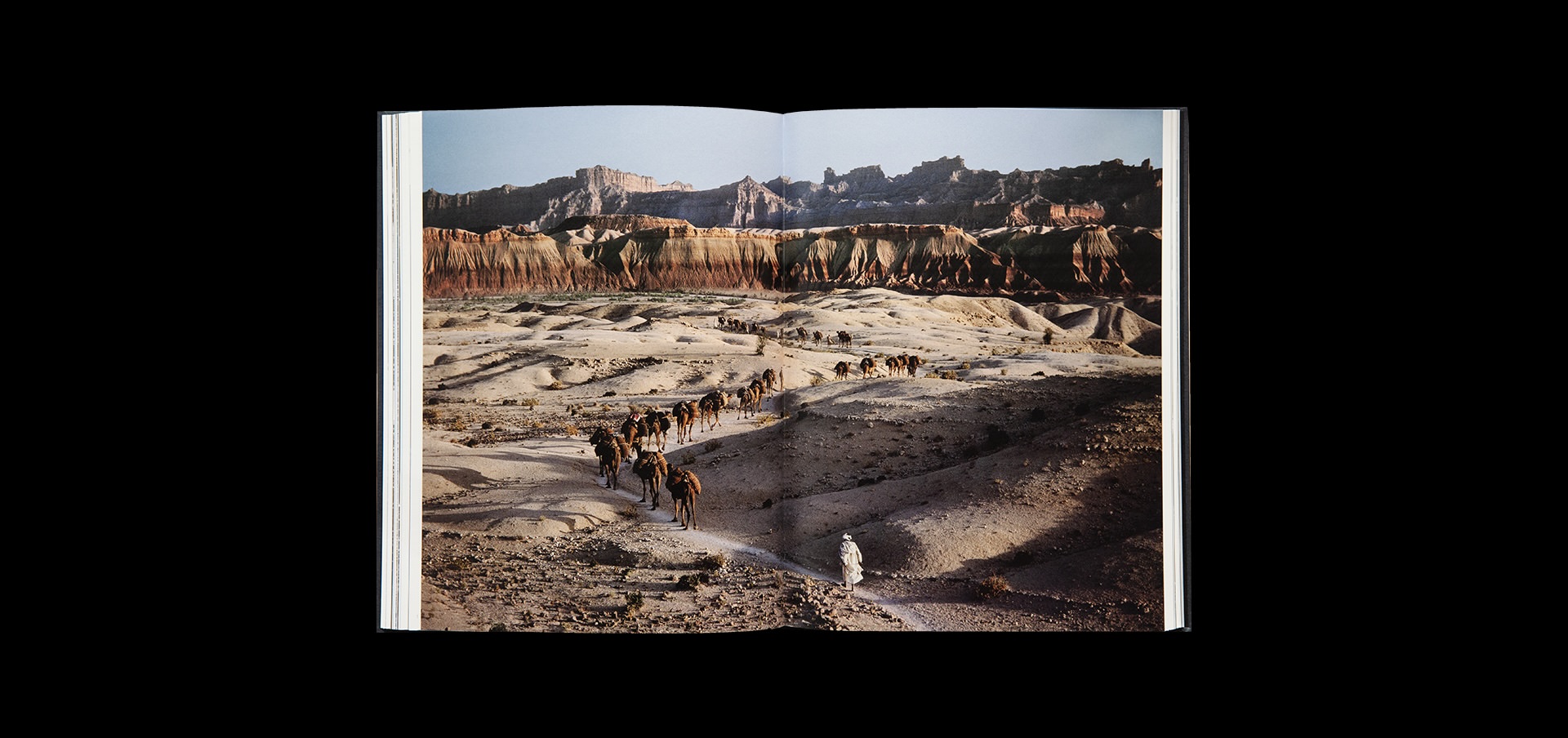 steve-mccurry-the-haunted-eye-exibart-street-photography-08