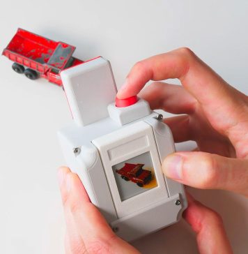 Strange Inventions Lab Unveils an E-Paper Instant Camera