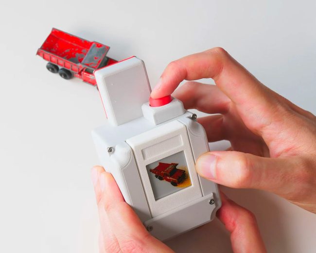 Strange Inventions Lab Unveils an E-Paper Instant Camera