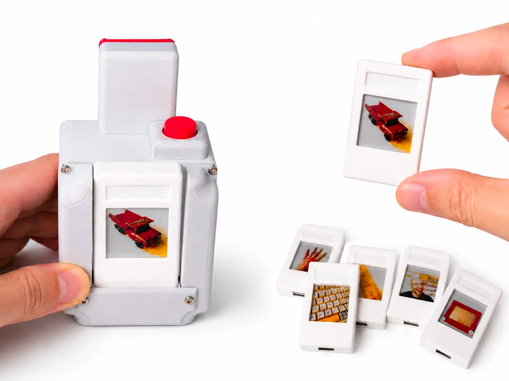 strange-inventions-lab-e-paper-instant-camera-exibart-street-photography-01
