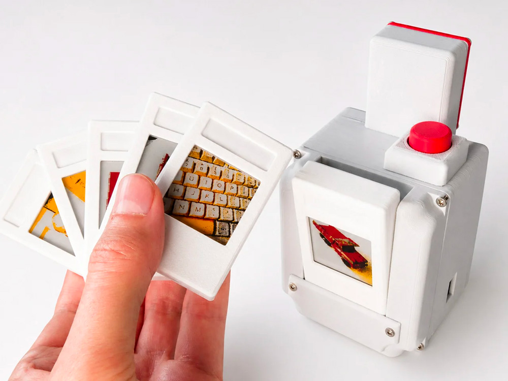 strange-inventions-lab-e-paper-instant-camera-exibart-street-photography-04
