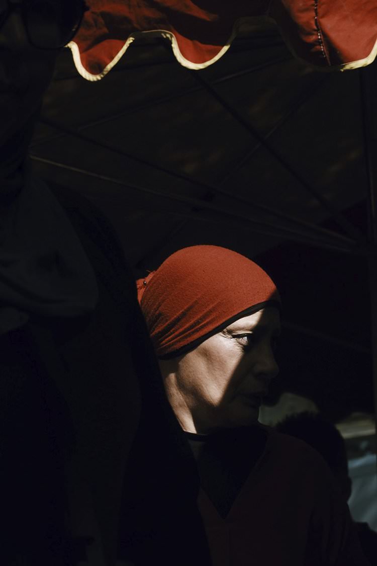 francesco-gioia-we-have-learned-to-distrust-images-exibart-street-photography-11