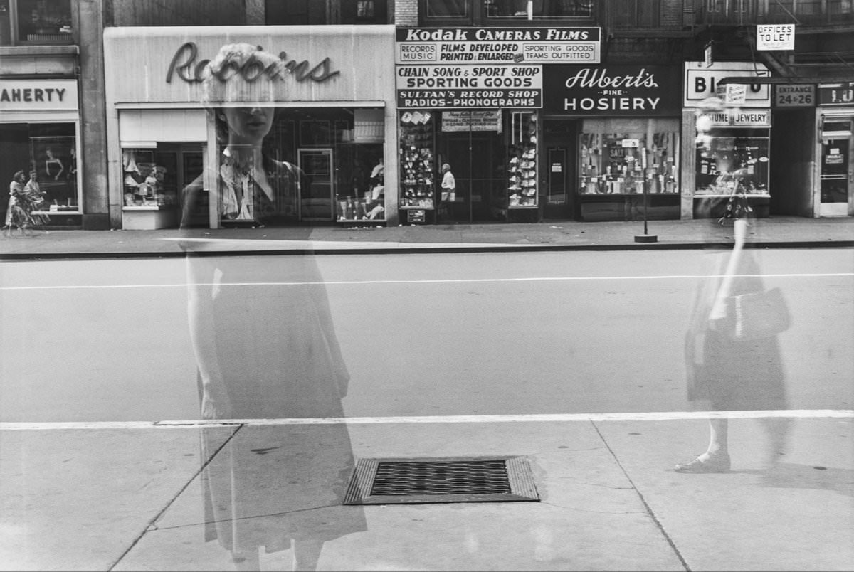 john-baer-the-extraordinary-ordinary-a-memoir-in-photographs-1945-1954-exibart-street-photography-08
