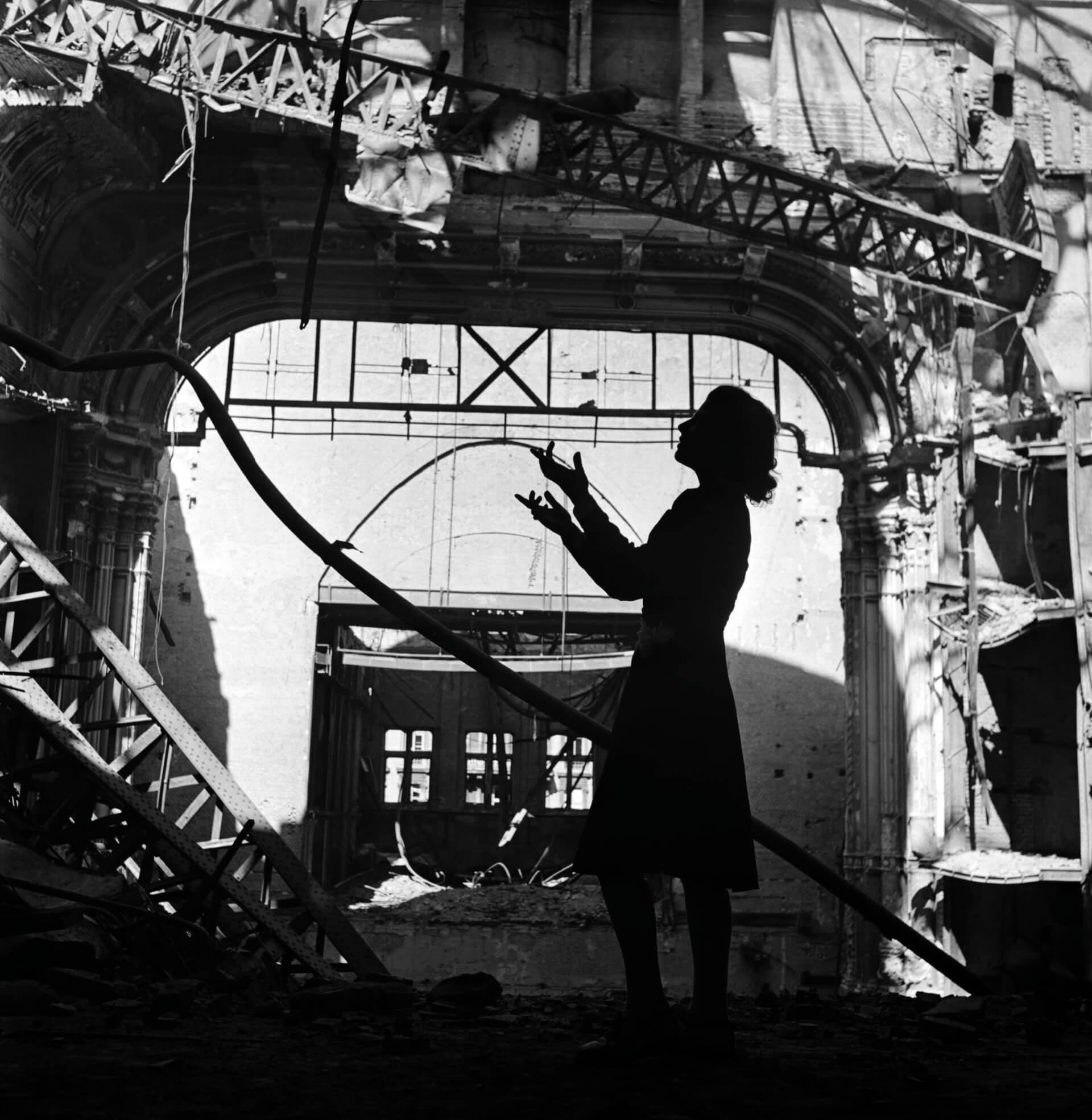 lee-miller-works-1930-1955-exibart-street-photography-02