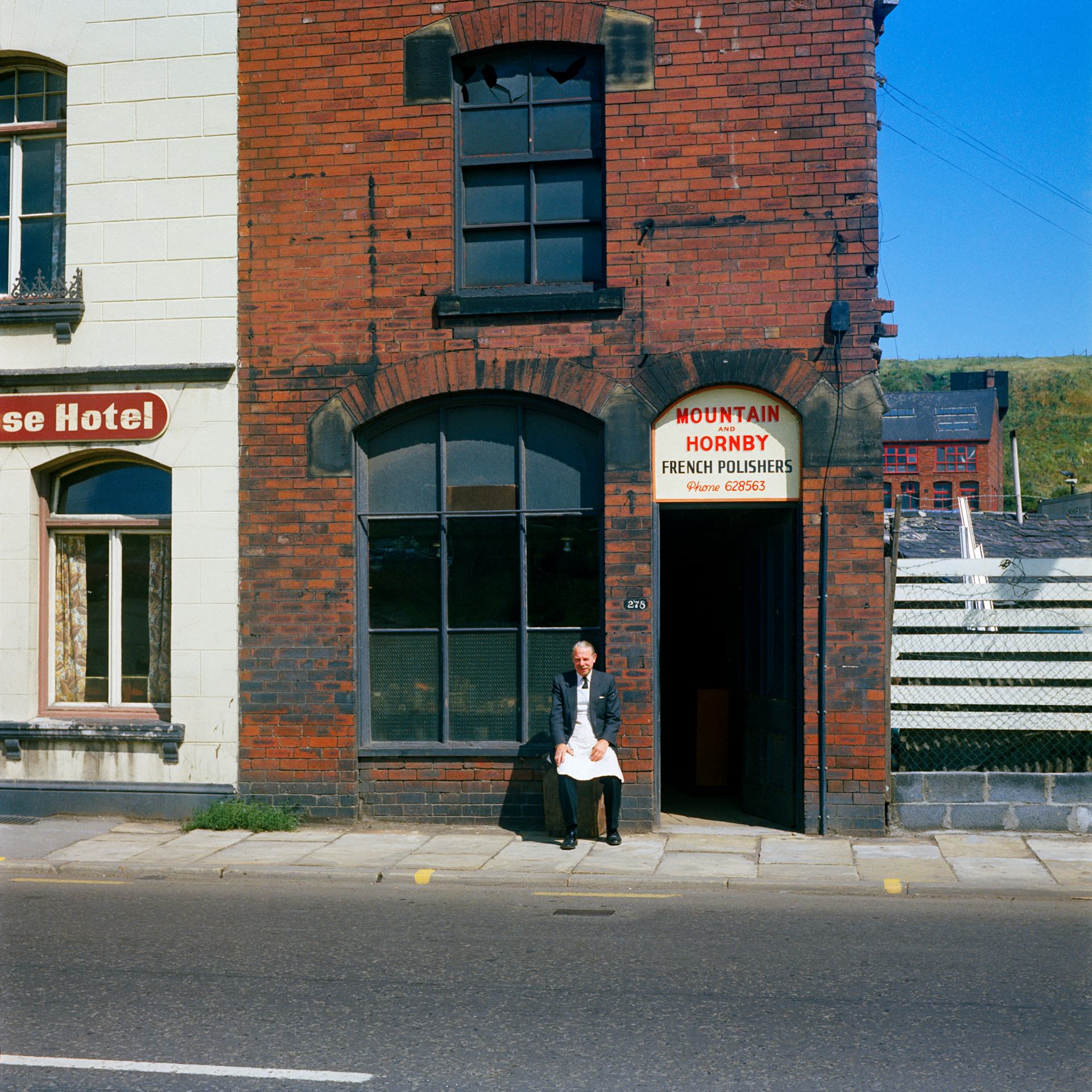 peter-mitchell-on-strange-and-familiar-ground-exibart-street-photography-09