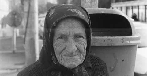 Wanna buy you flowers