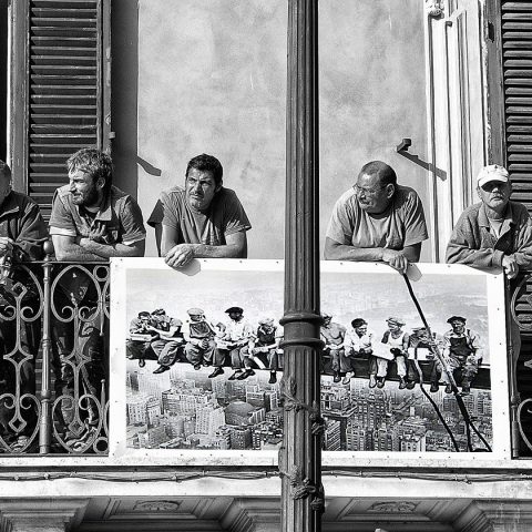 Lunch atop a balcon