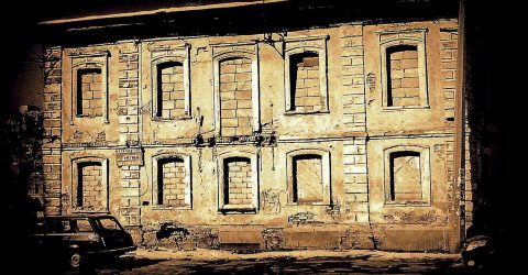 The house is without windows.