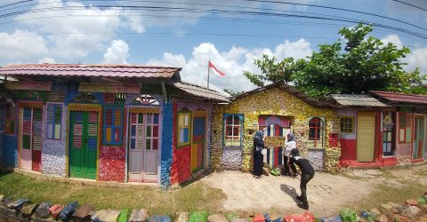 Colorful Surroundings Call for A Picture or Two