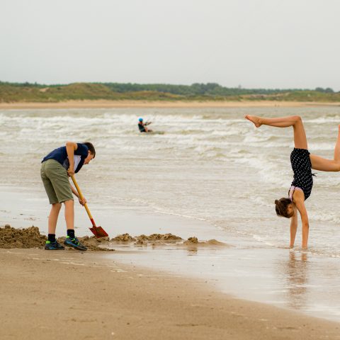 Beach sports & play