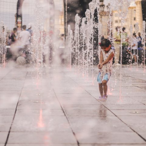 Girl play in the fountain