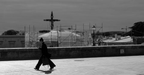 la croix et la femme