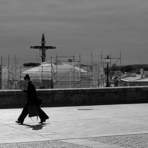 la croix et la femme