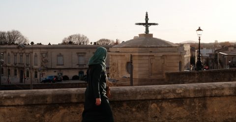 la croix et la femme